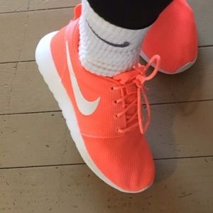 Coral Nike Roshes